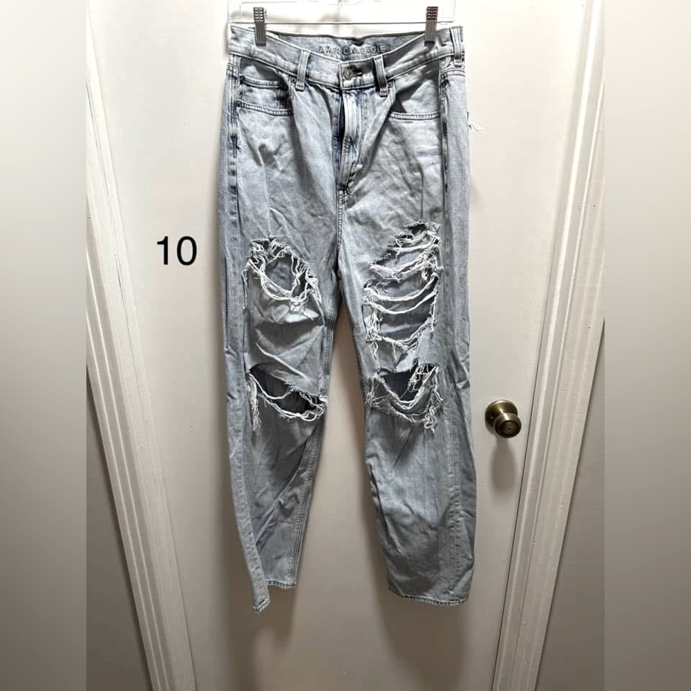 American Eagle Light Washed Ripped Jeans (Wide Leg)